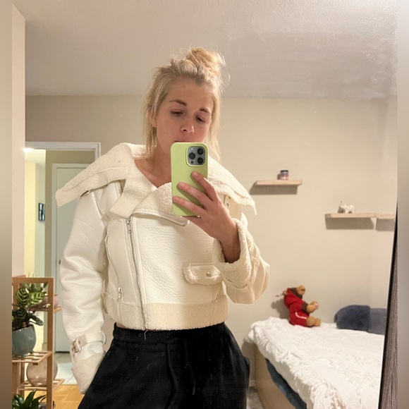 White jacket - Picture 3 of 3